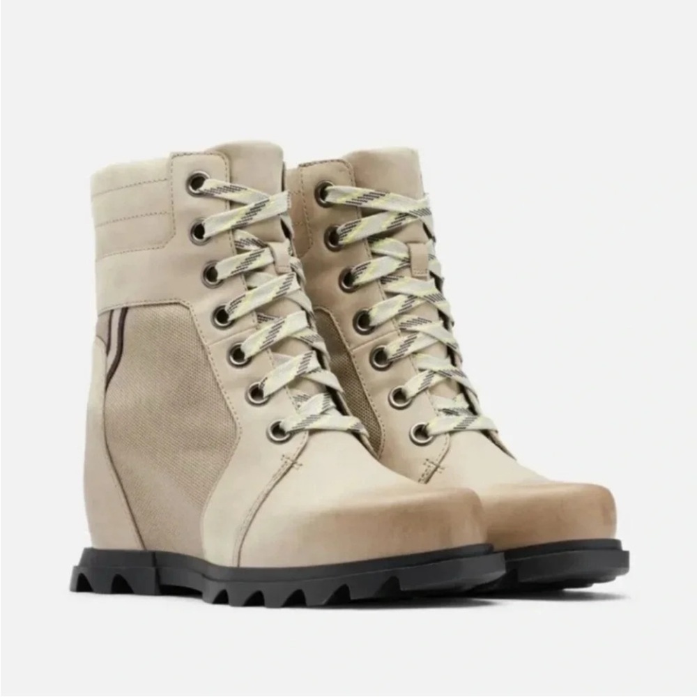 SOREL Joan of Artic Wedge III Lexie Bootie Size 8